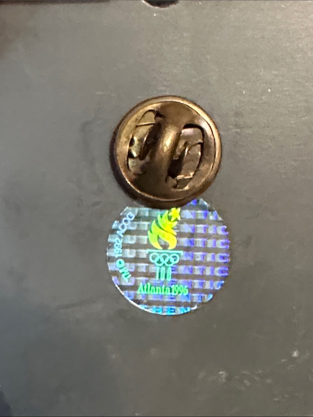 Atlanta 1996 XXVI Olympiad Commemorative Pin - Gold & Green - Picture 2 of 2